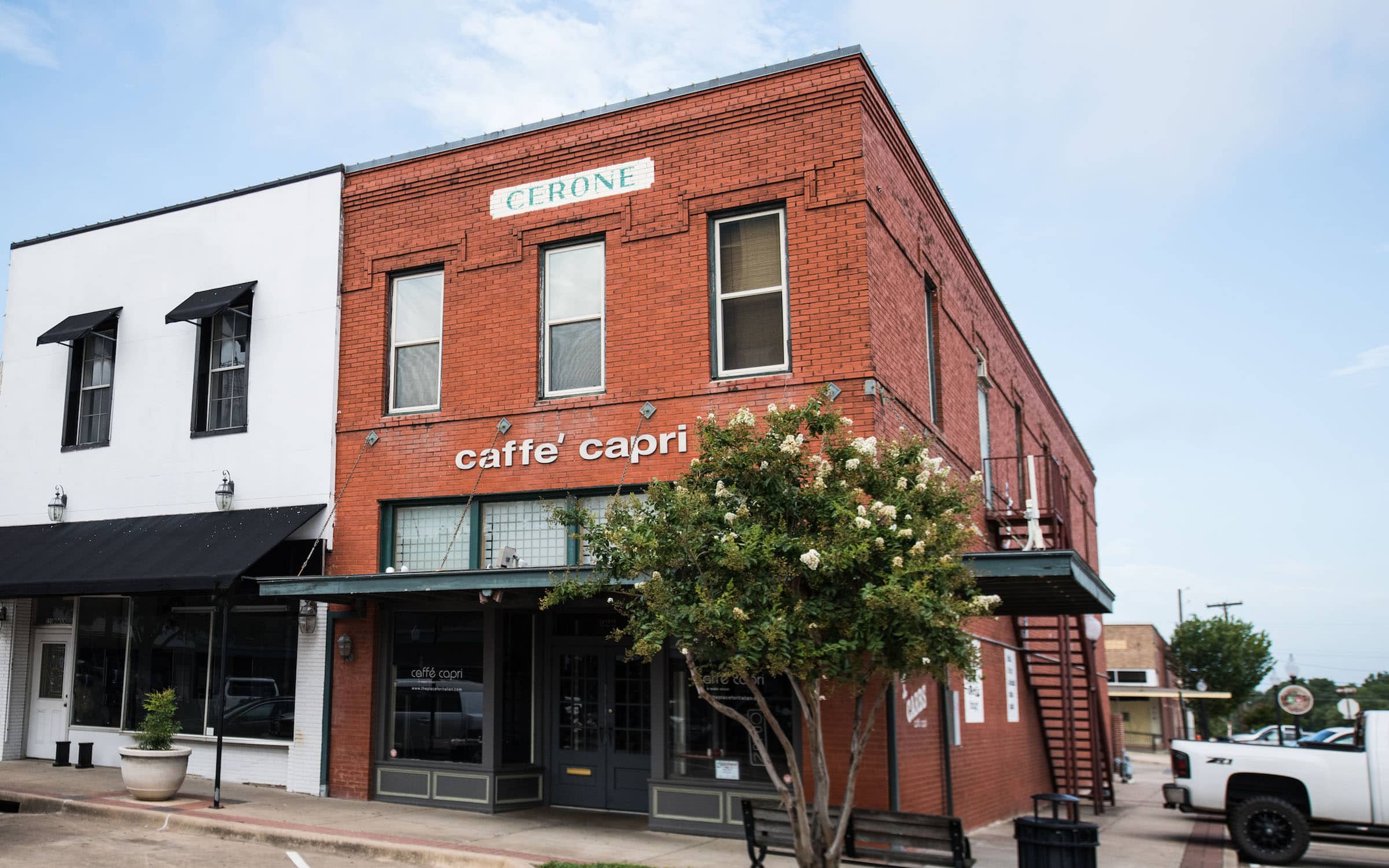 caffe capri exterior